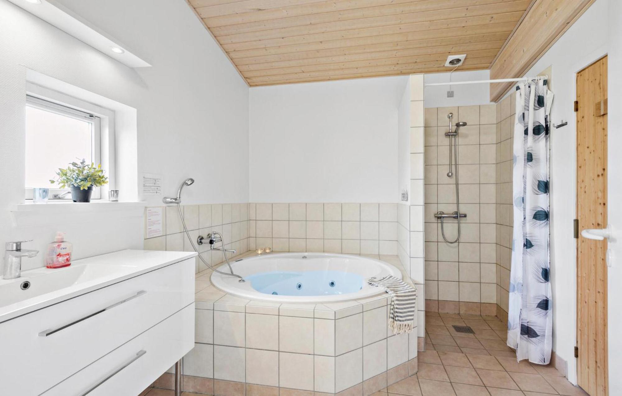 4 Bedroom Nice Home In フ ァボルグ エクステリア 写真